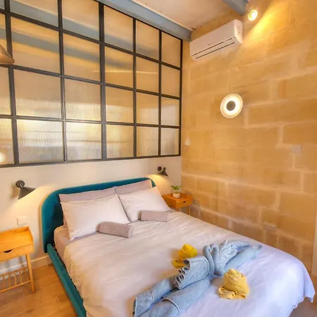 아파트 Beautifully Furnished Flat In The Center Jbal1-1 발레타