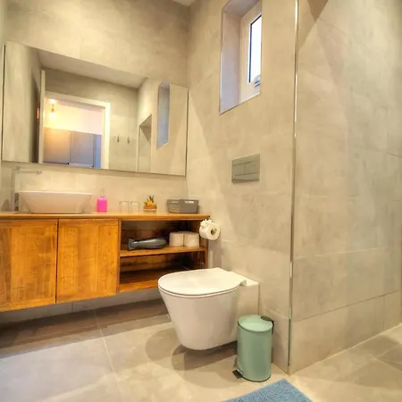 Beautifully Furnished Flat In The Center Jbal1-1 아파트